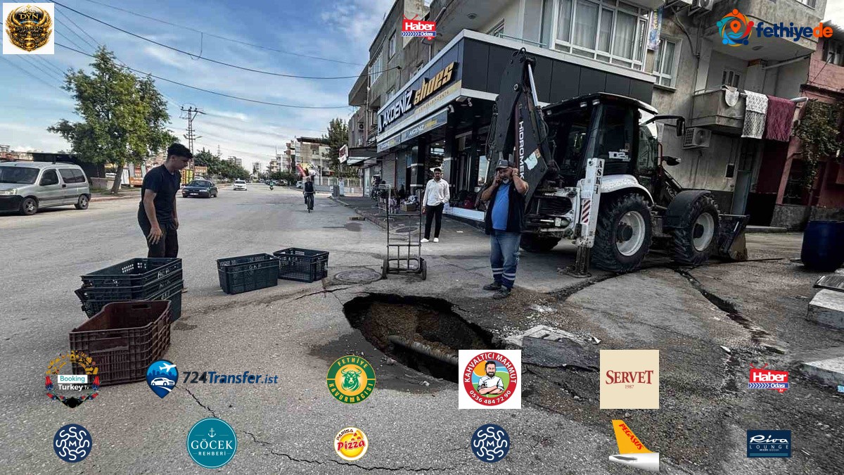 Yol çöktü, çevre esnafı çukuru kasalarla kapattı