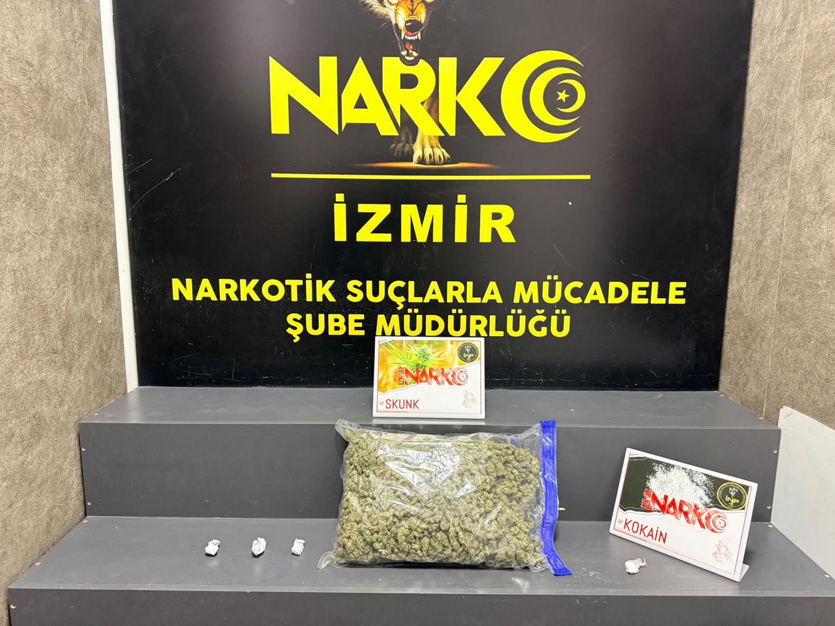 İzmir Konak'ta 1 kilo 855 gram skunk ele geçirildi, 2 şüpheli gözaltına alındı