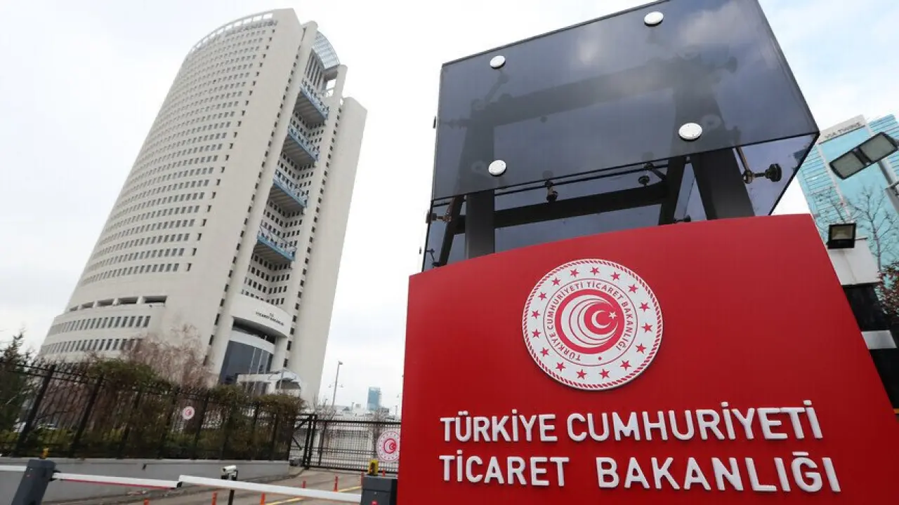 Bir yıldır “Kapatıyoruz, zararına” diyordu! Halı mağazasına Bakanlıktan yaptırım