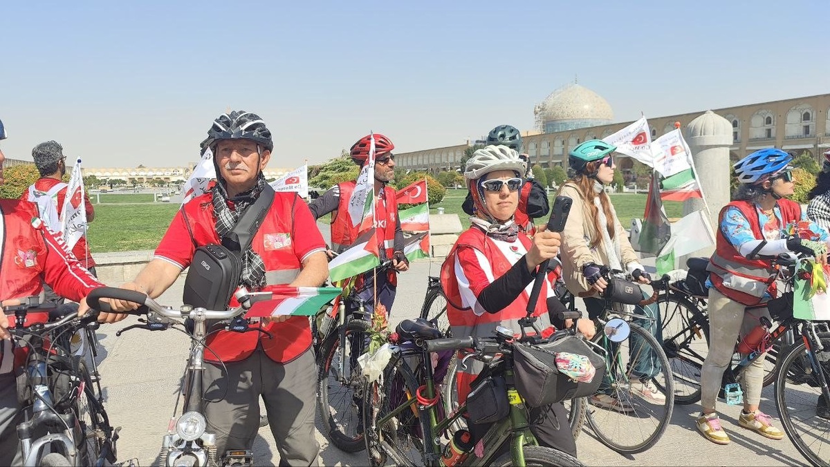 Bergama'dan İran'a çocuklar için pedal çevirdi