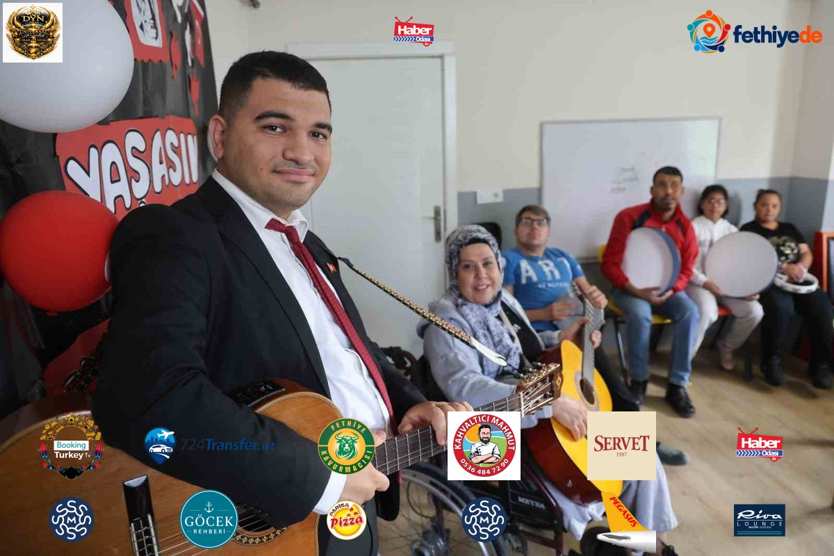 Hatay Antakya'da otizmli Ertuğrul Gök, 6 enstrüman çalıp müzik öğretmeni oldu