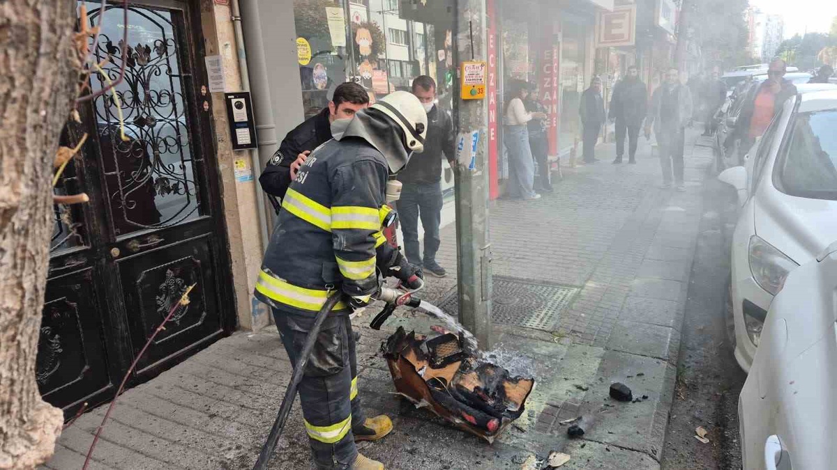 Eskişehir'de çiçekçi dükkanındaki yangında işletme sahibi kadın gözyaşlarını tutamadı