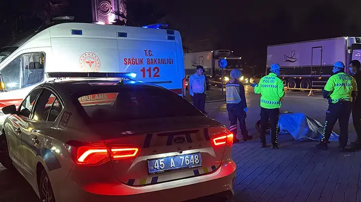 Manisa’da TIR'la çarpışan motosikletin sürücüsü öldü