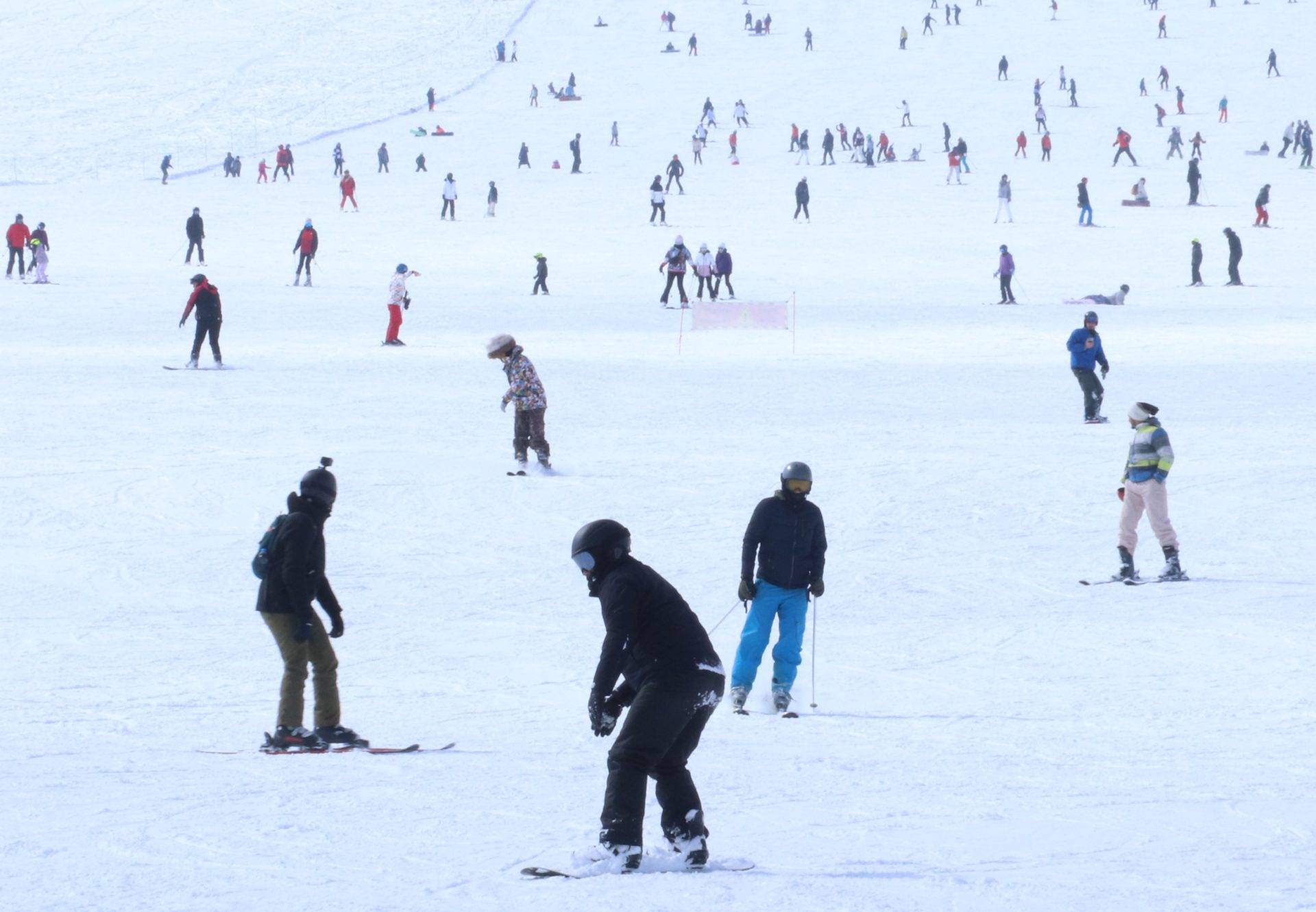 Erciyes’te güneşli havada kayak keyfi