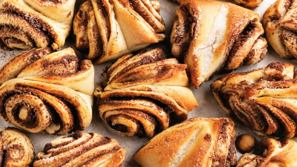 Tahinli Tarçınlı Mayalı Çörek Tarifi