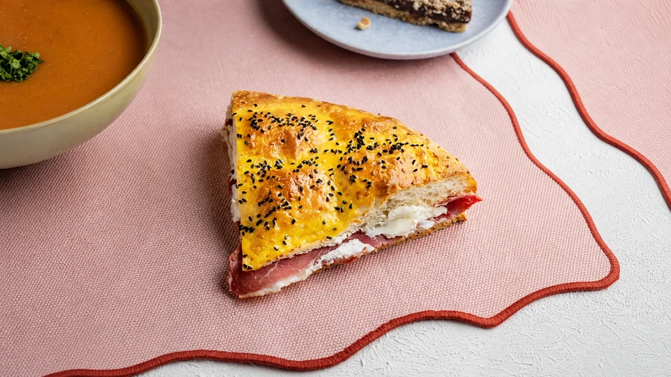 Pastırmalı Kaymaklı Ev Yapımı Pide Tarifi