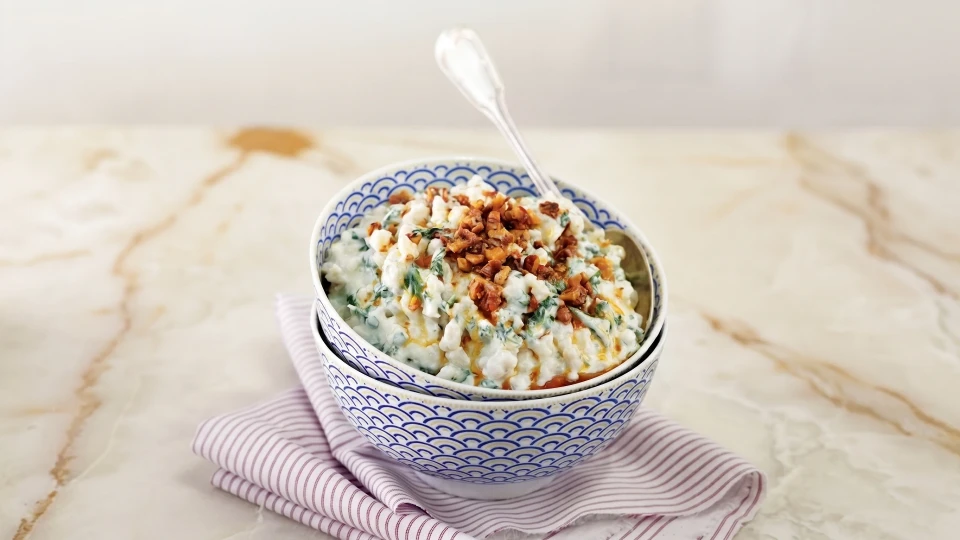Buğdaylı Ispanaklı Cevizli Salata Tarifi