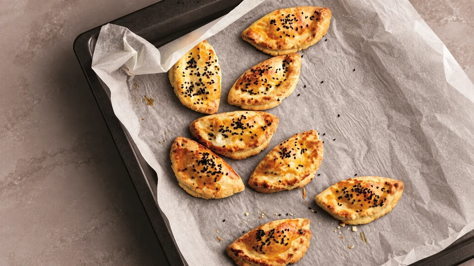 Tereyağlı Peynirli Poğaça Tarifi