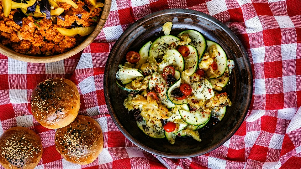 Közlenmiş Patlıcanlı Kabak Salatası Tarifi